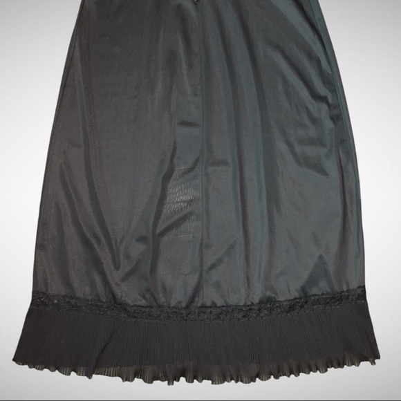 💥SOLD💥🥷 🌸 50’s Vanity Fair Lace Slip Dress/Chemise with Pleated Hem - Picture 5 of 8